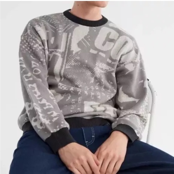 URBAN OUTFITTERS Gray + WHITE GRAPHIC CREW NECK SWEATER   SIZE SMALL   NEW * K2 - Picture 1 of 5